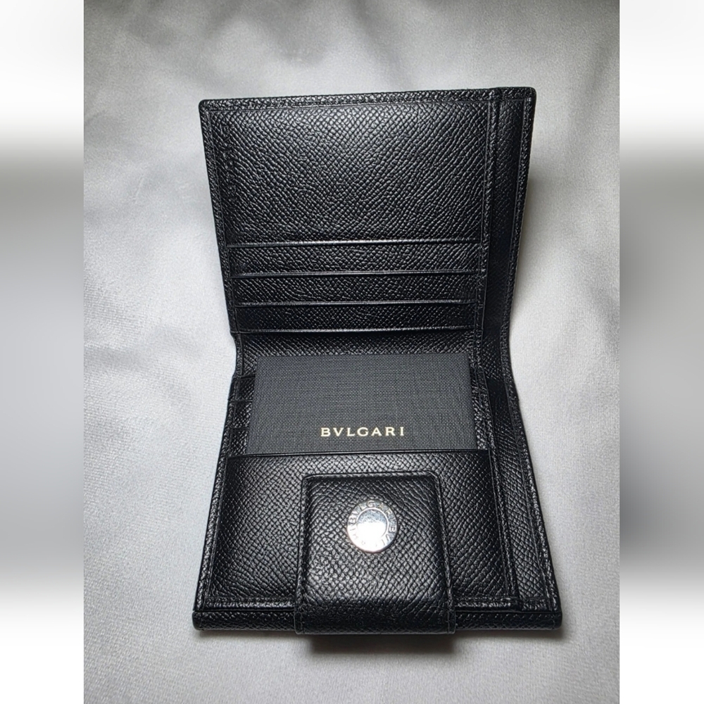 Bvlgari W Hook Pebbled Leather Unisex Compact Bifold Wallet